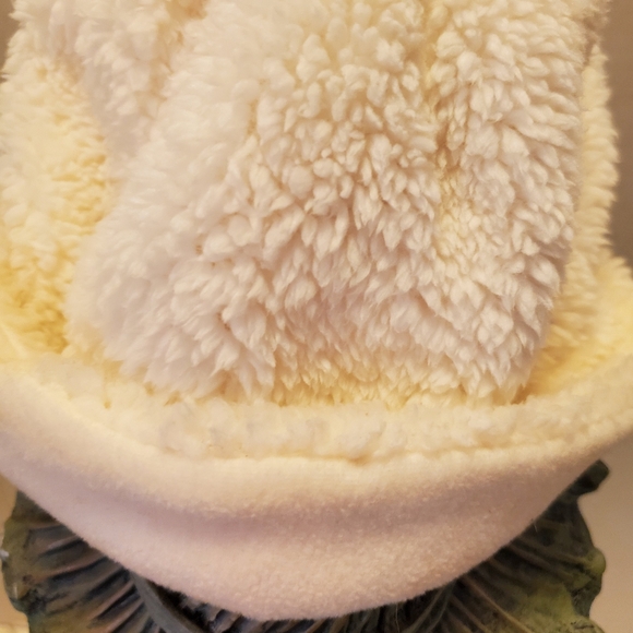 White Faux Fur Hat - Picture 3 of 6